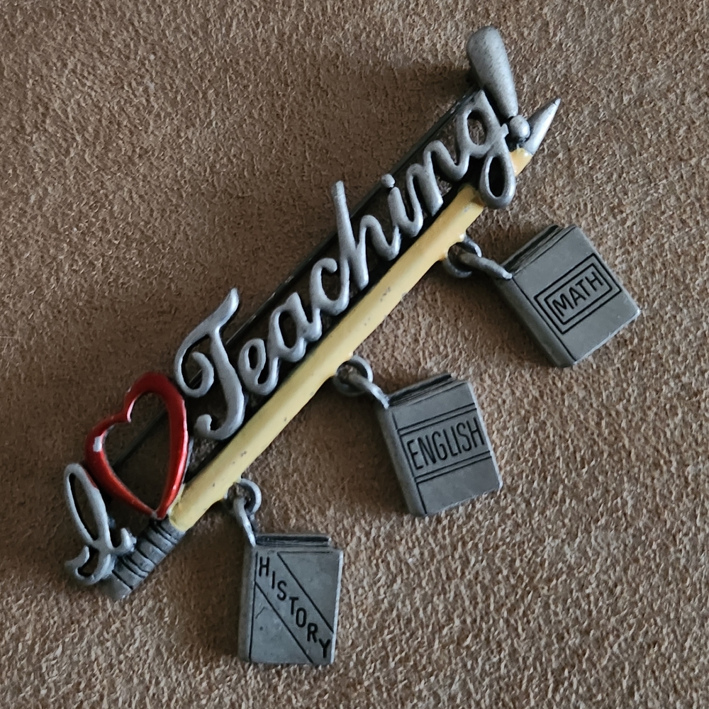JJ Brooch I ❤️ Teaching ! - Picture 2 of 8